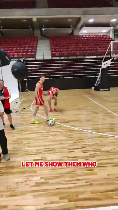 會玩！土耳其男籃訓練玩起了足球 申京客串了一把門將