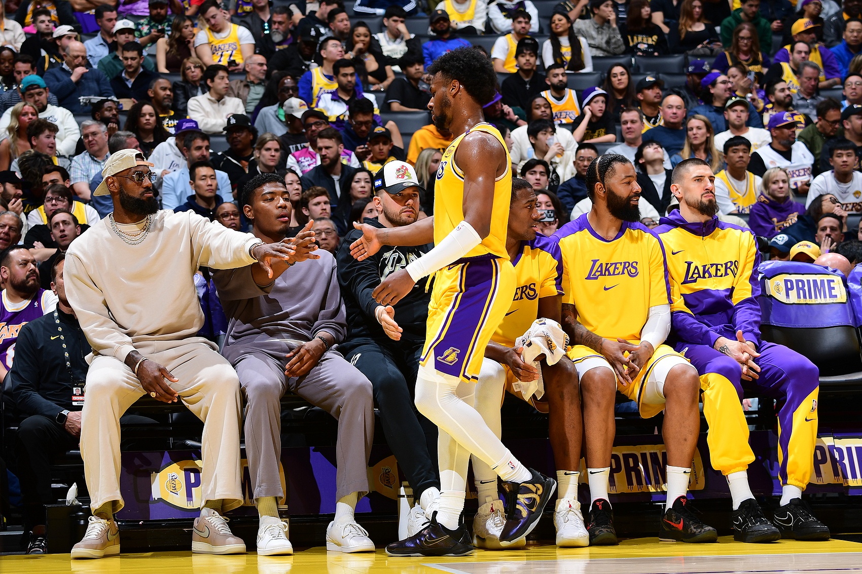 夸梅:詹姆斯干嘛非要布朗尼進NBA?后者該買30張保羅的DVD學學